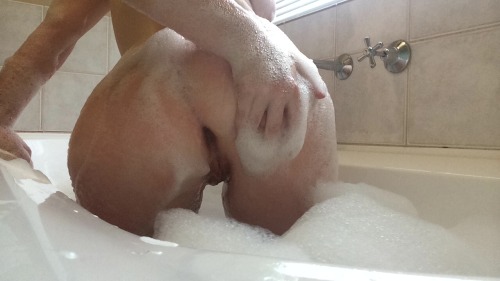 Porn Pics lots-of-fucking:  nymphcvm:  I had a bath