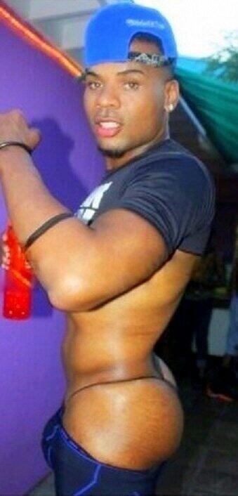 Azz like his mama