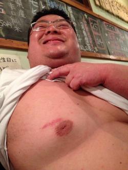 cbdlover573:  butterball-guy:  So Cute!!!  お望みならいくらでも吸い付きますよω