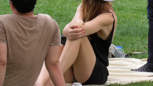 sexgacouple: Phat #upskirt