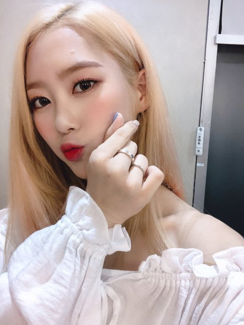 korean-dreams-girls:  JiHo (Oh My Girl) - Selcas  