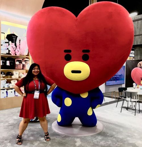 #Throwback to last week’s #LicensingExpo in #LasVegas. Of course I had to pose with Tata at th