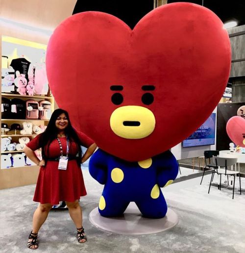 #Throwback to last week’s #LicensingExpo in #LasVegas. Of course I had to pose with Tata at the #LIN