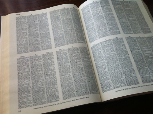 macrolit:Compact Edition of the Oxford English Dictionary: 22 full volumes micrographically reproduc