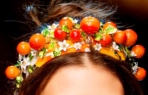 fashion-runways:Dolce & Gabbana at Milan Fashion Week Spring RTW 2016 – Headwearif you want to s