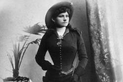 stuffmomnevertoldyou:  Did you know sharpshooter Annie Oakley took William Randolph Hearst to court for falsely reporting a cocaine addiction?  “The terrible piece…nearly killed me,” she recalled. “The only thing that kept me alive was the desire