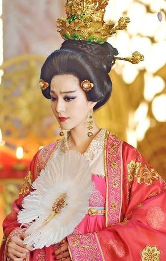 literallyadramaqueen:Fan Bingbing  ~   Wu Mei Niang Fabulous Costumes