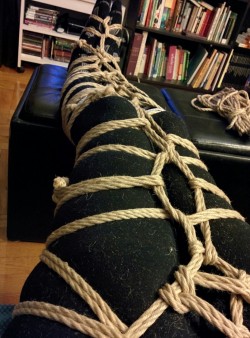 ropeandthings:  Netflix and rope and socks, oh my. (½)