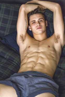 elispiritweaver:  Hot Dudes: http://elispiritweaver.tumblr.com