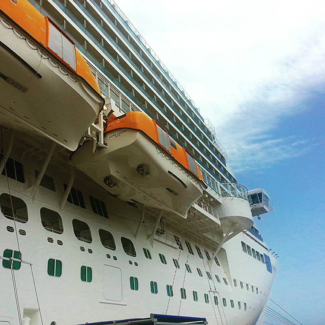 Wonderful #costadiadema docked in #cagliari 😆#sardinia #cagliari2016 #costacrociere #costacruisesofficial #shipvisit #cruising #cruiseship #cruiseships #ilovecruising #crazycruises #crociera #crociera #vacation