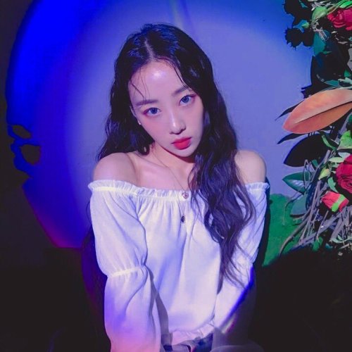 12loona:200618 loonatheworld: [#Yves]Do you guys remember long hair me? I actually forgot about myse