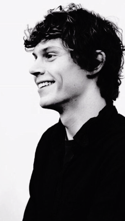 evan peters ✨don’t claim or post as yourslike/reblog if you use/save requests here  reque