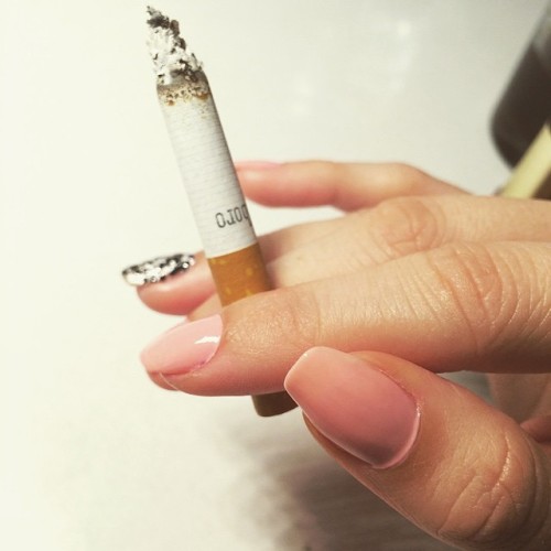 chrismcmanus-smokingfetishist: #repost #smoking #marlboro #paintednails #girlswhosmoke #girlsthatsmo