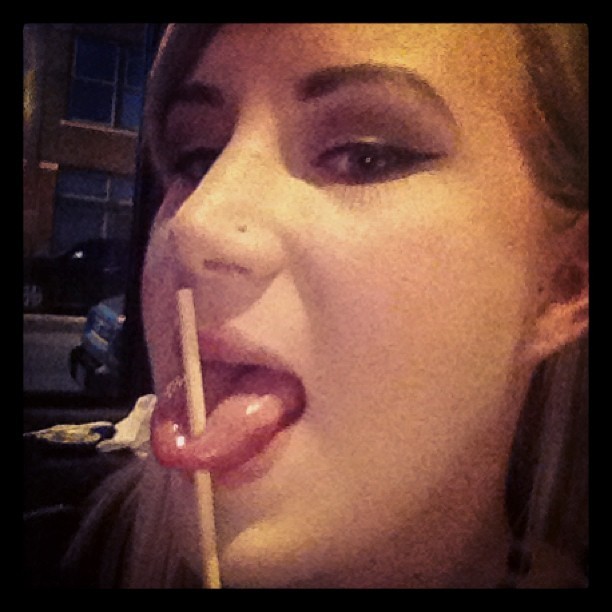 courtneycrave:  This is how I hold chopsticks #forkedtongue #courtneycrave