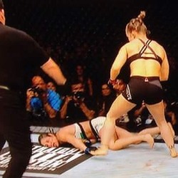 thisisb:  mzthiccmia916:  Ronda Rousey she left that girl face planted  YESSSSS!Correia made remark about Rousey committing suicide when Rousey’s father took his own life. Shouldn’t have talked shit. 