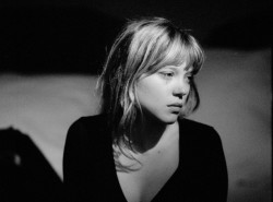 nouvellecinema:  Léa Seydoux in Petit Tailleur