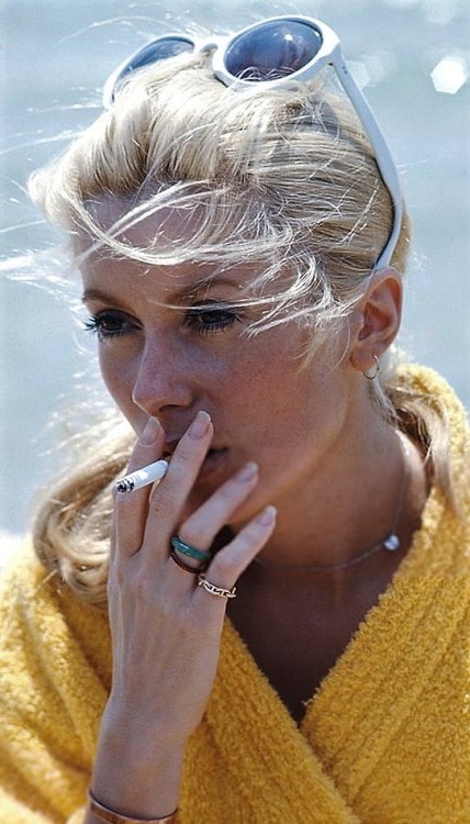 gatabella:Catherine Deneuve on the set of La Chamade, 1968