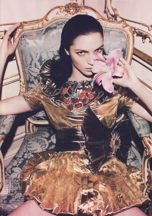 parasoli:  mariacarla boscono by camilla akrans for vogue nippon march 2009.