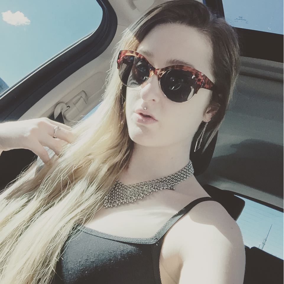 milkvndhoney:  My car is like a sun room. Feelin’ these new shades. 😎 #suntastic