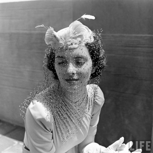 Women’s hat(Alfred Eisenstaedt. n.d.)