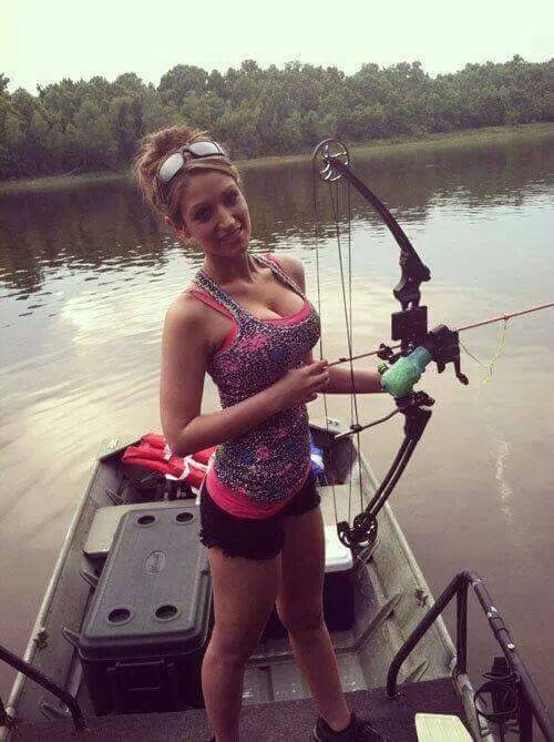 country-girl-girls:  Bow hunting beauties  