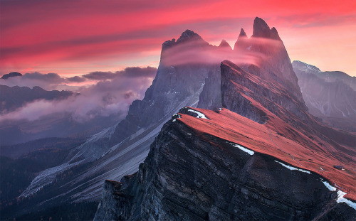 earth-land:  Dolomites - Italy  The Dolomites in Italy, or Le Dolomiti in Italia, are some of the most jagged peaks on Earth. This region is truly an alpine paradise. Supposedly these mountains were formed from ancient reefs, and therefore they pop up
