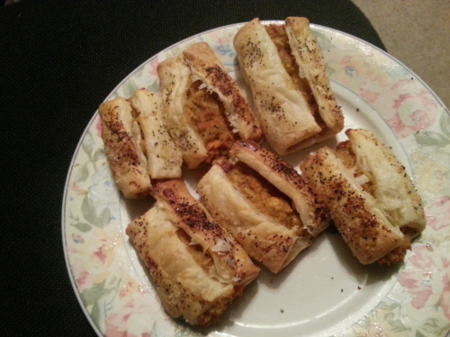 I make these aaaaaamaazzinng Vegetarian Sausage Roll things and they make me so happy. :) Yum.