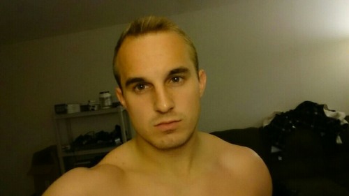 texasfratboy:  what a hottie - his eyes make me melt!