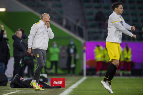 erlingbrauthaaland:November 27, 2021: Erling warming up before the match between Borussia Dortmund