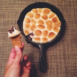 fight-0ff-yourdem0ns:  grandmasrule:  themountainlaurel:  S’mores without the campfire! Use a cast iron skillet, &frac12; cup chocolate chips plus Hershey chocolate bar, and halved marshmallows. Bake at 450 7-8 minutes until marshmallows are browned.