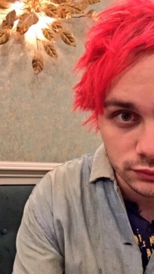 littlemrsallamericanreject:  WHO GAVE HIM PERMISSION TO GO RED AGAIN?!  THE DISRESPECT
