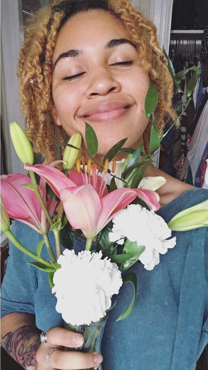 thegoldengoddess616:  new flowers for a new week. 💛