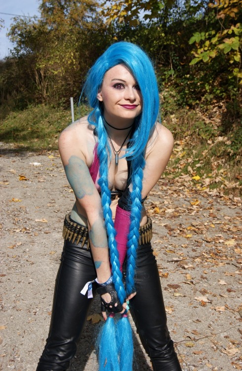 hotcosplaychicks:  Jinx by Caimsen   Subscribe to us on youtube https://www.youtube.com/channel/UCvmL45mCNHXLeMW1ymqYYmA 