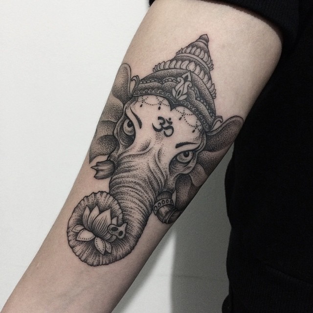 sashatattooing:  💗 #sashatattooing #spb #dotwork #linework #blackworkers (at sashatattooing)