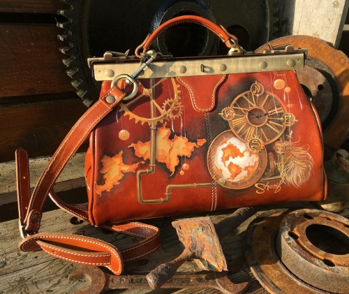 sosuperawesome:Hand Painted Bags and PursesInGAartWork on Etsy