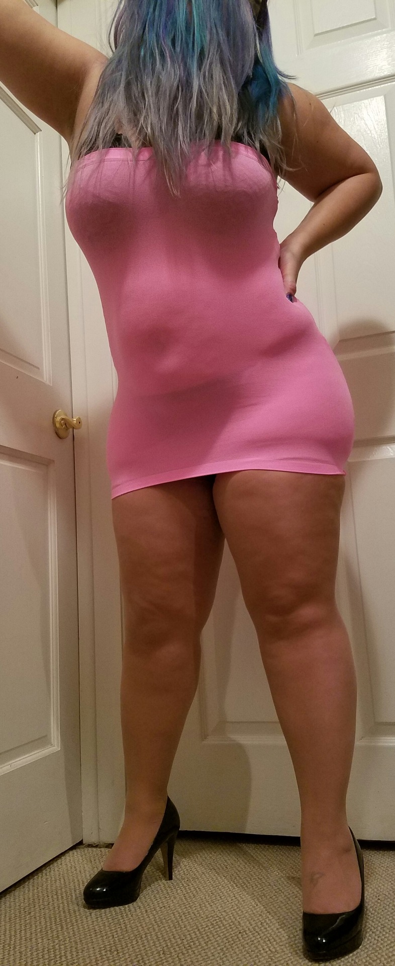 thethickbull:  wifey-luvs-2b-kinky:  luv-2b-kinky: 700 follower photo set!  Thanks