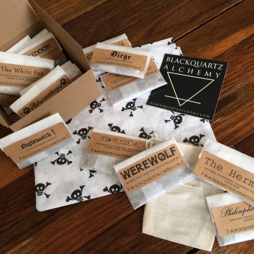 bluereverie:I got my Ultimate Sampler Gift Set that I purchased from blackquartzalchemy the other 