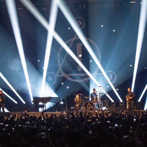 warnermusicjp_intl:【PANIC! AT THE DISCO】 ジャパン・ツアー初日東京公演が先ほど終了‼️ ✨ ヒット曲「High Hopes」や「Say Amen(Saturda