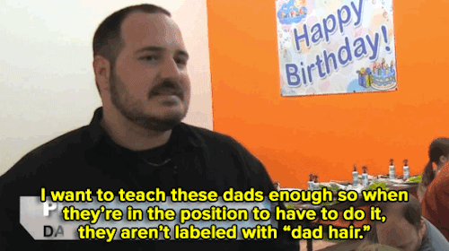 kimkrypto:republicanidiots:micdotcom:Awesome dad teaches other dads how to do their daughters’ hairBest thing ever in th