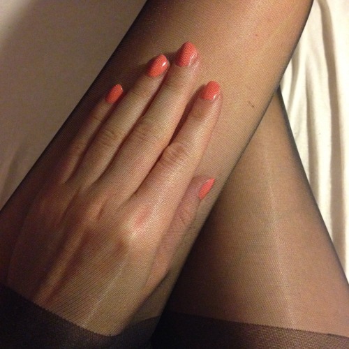 politinc: #nylons #tights #sheer #seethrough