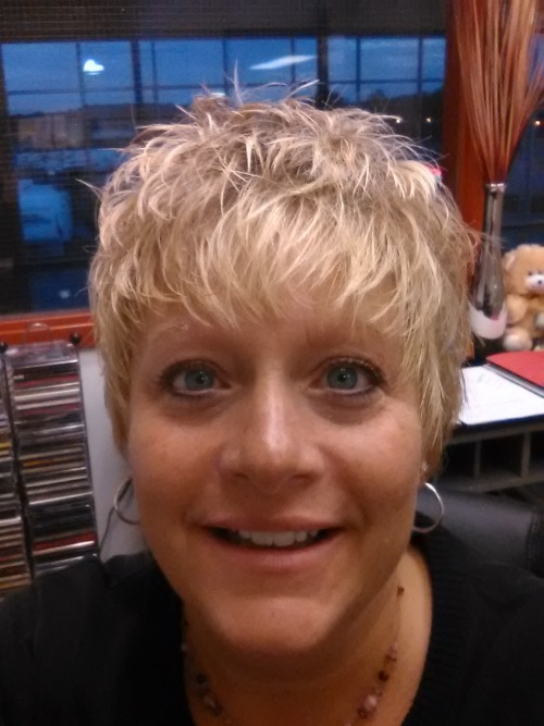 pillowgirls:  hornymom:  Hi Brenda Hornymom here…. Do I pass as a MILF….??? …. I’m looking for YOU!!!!  Wow!