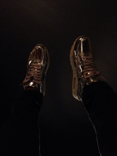 pleasebboy:  Liquid silver Nikes  IG: BBOYGREGORY