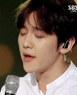 tipannies:   baekhyun singing beautifully like rain, like music 