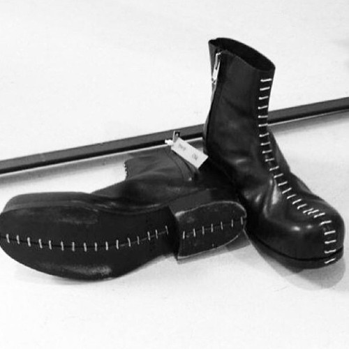missing-light: Obscur boots 