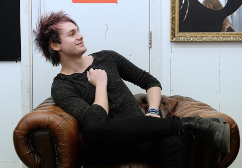 Porn Pics fivesource:  5 Seconds of Summer photographed