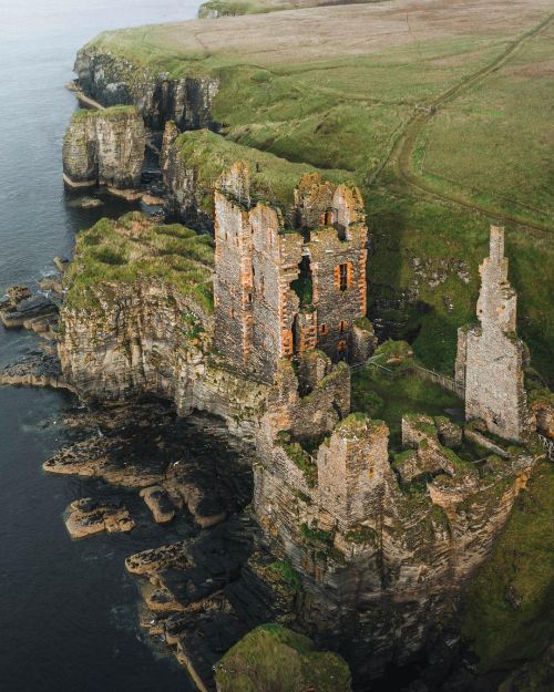 wanderthewood:Castle Sinclair Girnigoe, Scotland