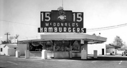 The very first McDonald’s, 1948 (via)