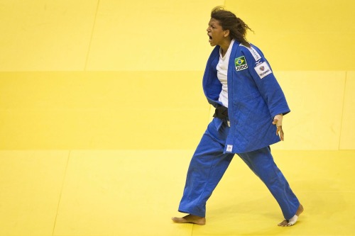 davidalabas:“"In London, they called my daughter ‘monkey’. Now we are here.” - Rafaela Silva’s 