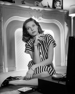 20th-century-man: Lauren Bacall https://painted-face.com/