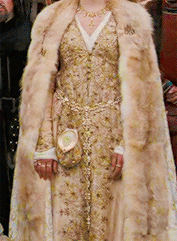 lochiels:costume series: Isabella’s gold gown and fur trimmed robe from Robin Hood (2010)